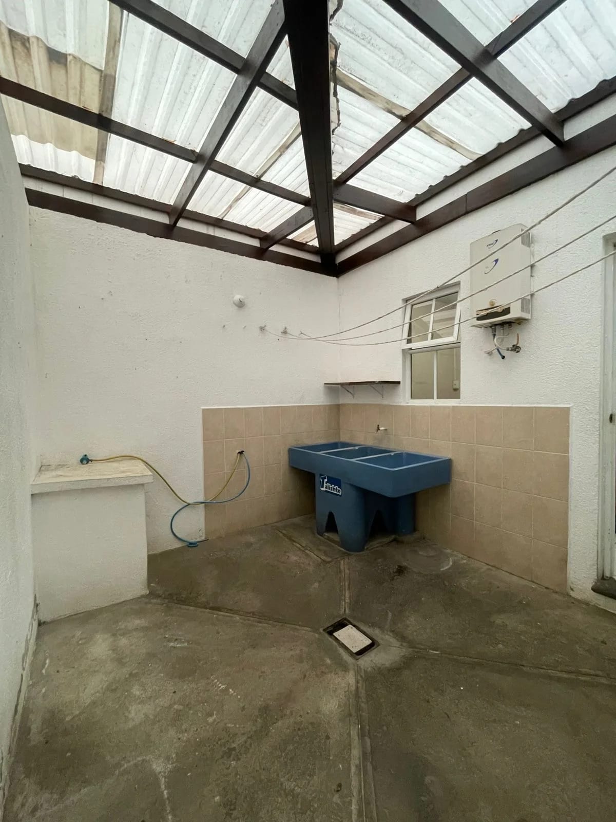 Casa amplia en Bosques de San Nicolás, Zona 4 de Mixco — Casa en Venta en Bosques de San Nicolás, Zona 4 Mixco, Guatemala, Ciudad — foto 4 de 17