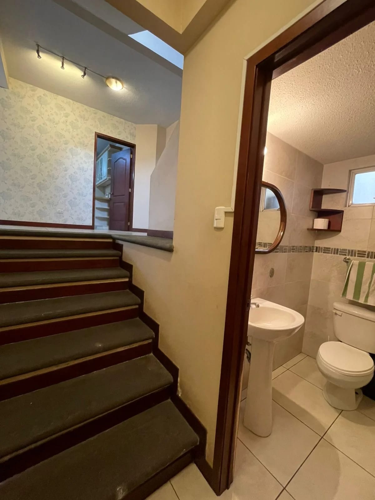 Casa amplia en Bosques de San Nicolás, Zona 4 de Mixco — Casa en Venta en Bosques de San Nicolás, Zona 4 Mixco, Guatemala, Ciudad — foto 5 de 17
