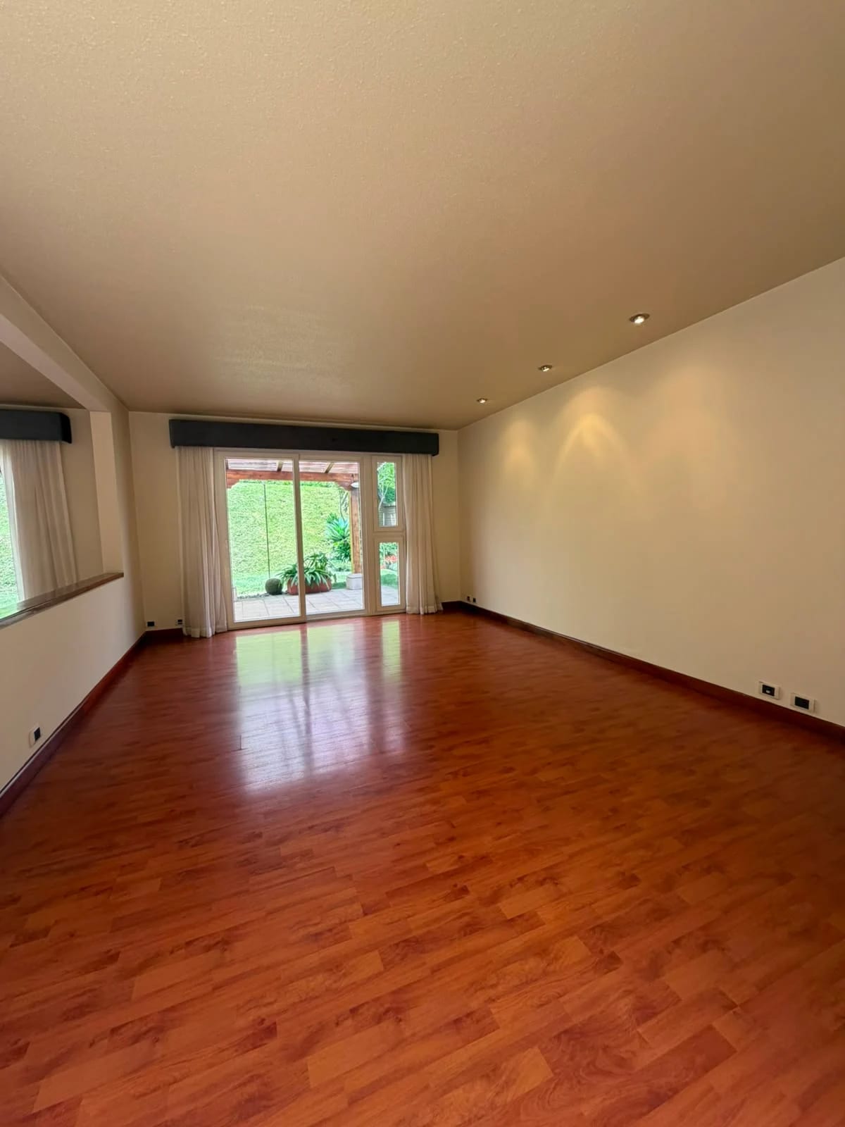 Casa en Venta en Bosques de las Luces — Casa en Venta en Bosques de Las Luces, Carretera a El Salvador, Guatemala, Ciudad — foto 4 de 13