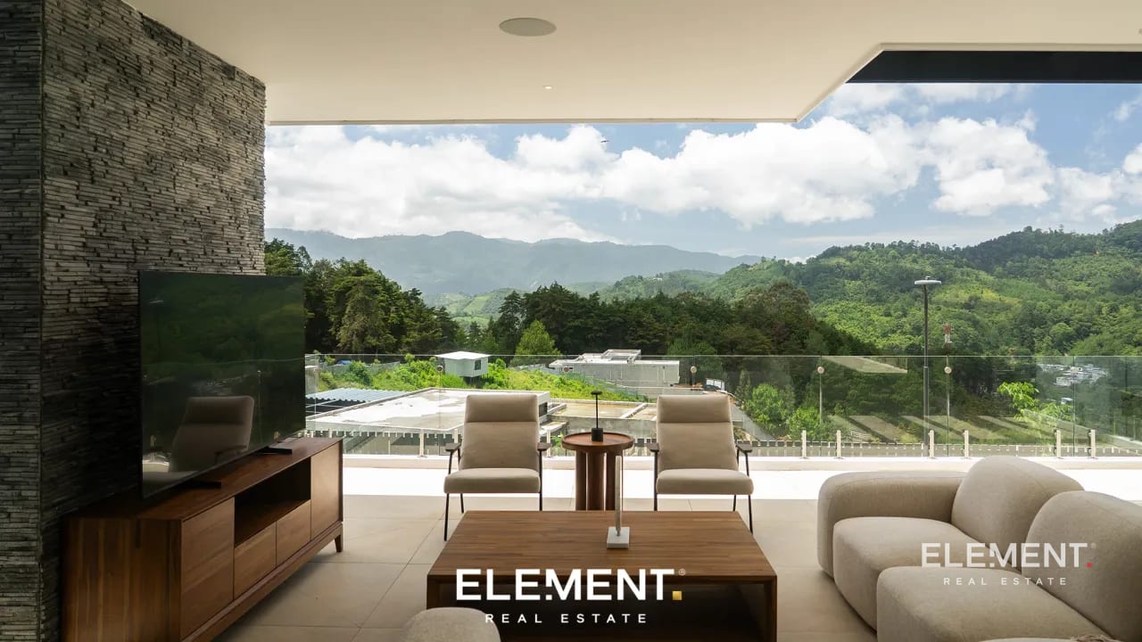 Casa amueblada en venta - El Pulté Ecuestre, Zona 16 — Casa en Venta en El Pulté Ecuestre, Zona 16, Guatemala, Ciudad — foto 1 de 13
