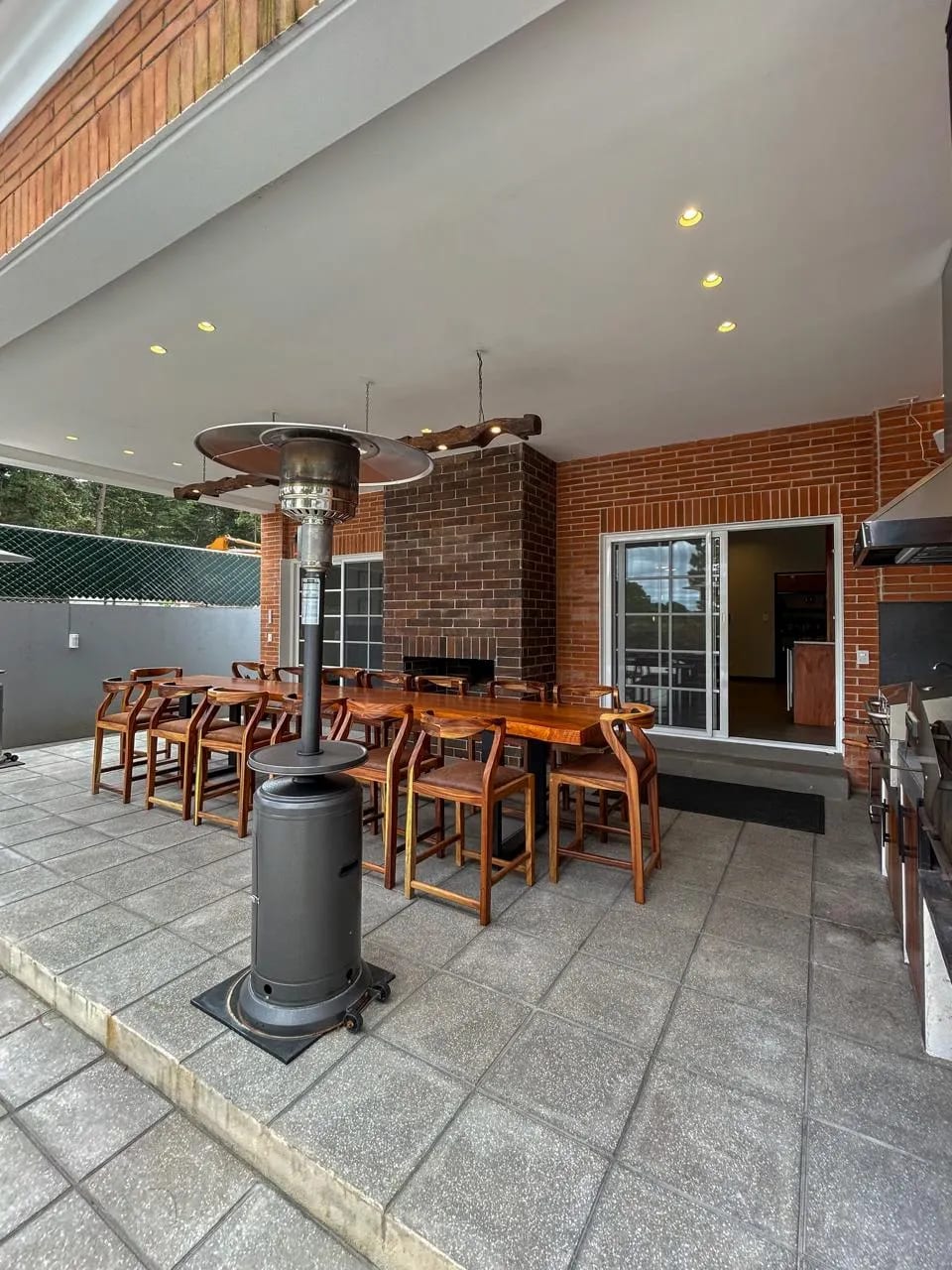 Espectacular casa en venta, Santa Rosalía, acceso por CES y zona 16 — Casa en Venta en Santa Rosalia La Laguna, Carretera a El Salvador, Guatemala, Ciudad — foto 3 de 17