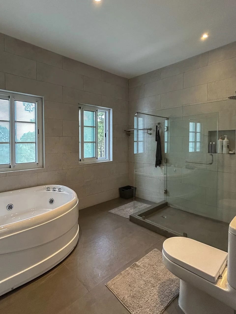 Espectacular casa en venta, Santa Rosalía, acceso por CES y zona 16 — Casa en Venta en Santa Rosalia La Laguna, Carretera a El Salvador, Guatemala, Ciudad — foto 9 de 17