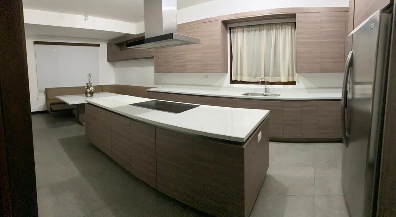 Amplia e iluminada casa en venta, Lomas de San Isidro zona 16 — Casa en Venta en Lomas de San Isidro, Zona 16, Guatemala, Ciudad — foto 11 de 11