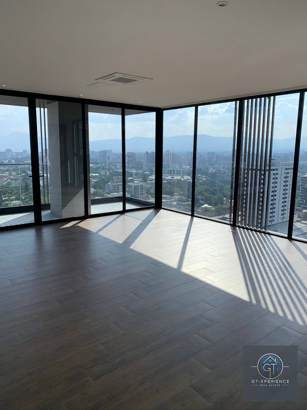 Lindo y amplio apartamento en Gaura, zona 15 VHI — Apartamento en Venta en Gaura, Zona 15, Guatemala, Ciudad — foto 1 de 15