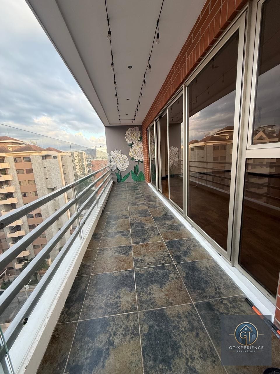 Lindo y amplio apartamento en Aria, Zona 10 — Apartamento en Venta en Aria, Zona 10, Guatemala, Ciudad — foto 5 de 12