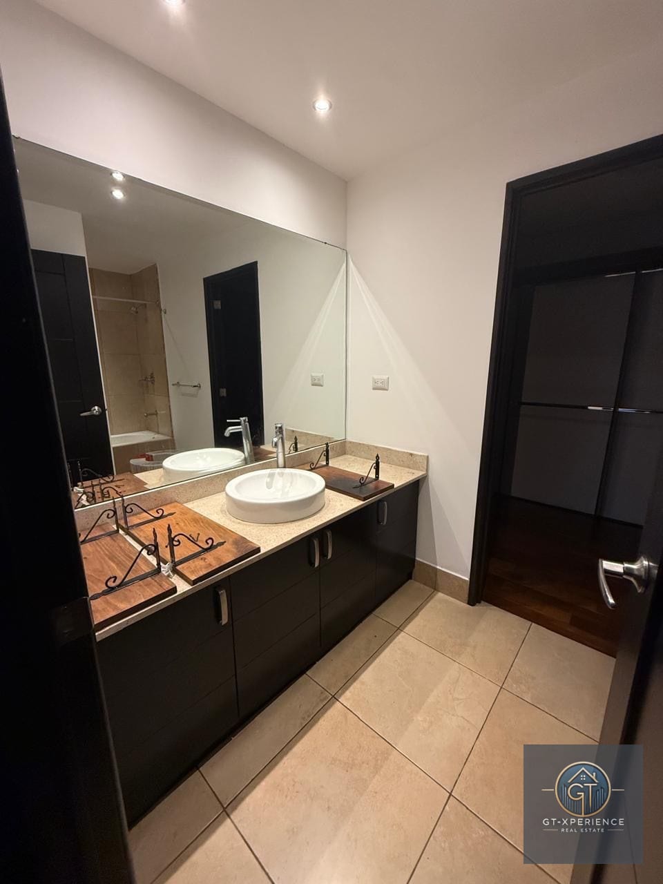 Lindo y amplio apartamento en Aria, Zona 10 — Apartamento en Venta en Aria, Zona 10, Guatemala, Ciudad — foto 10 de 12