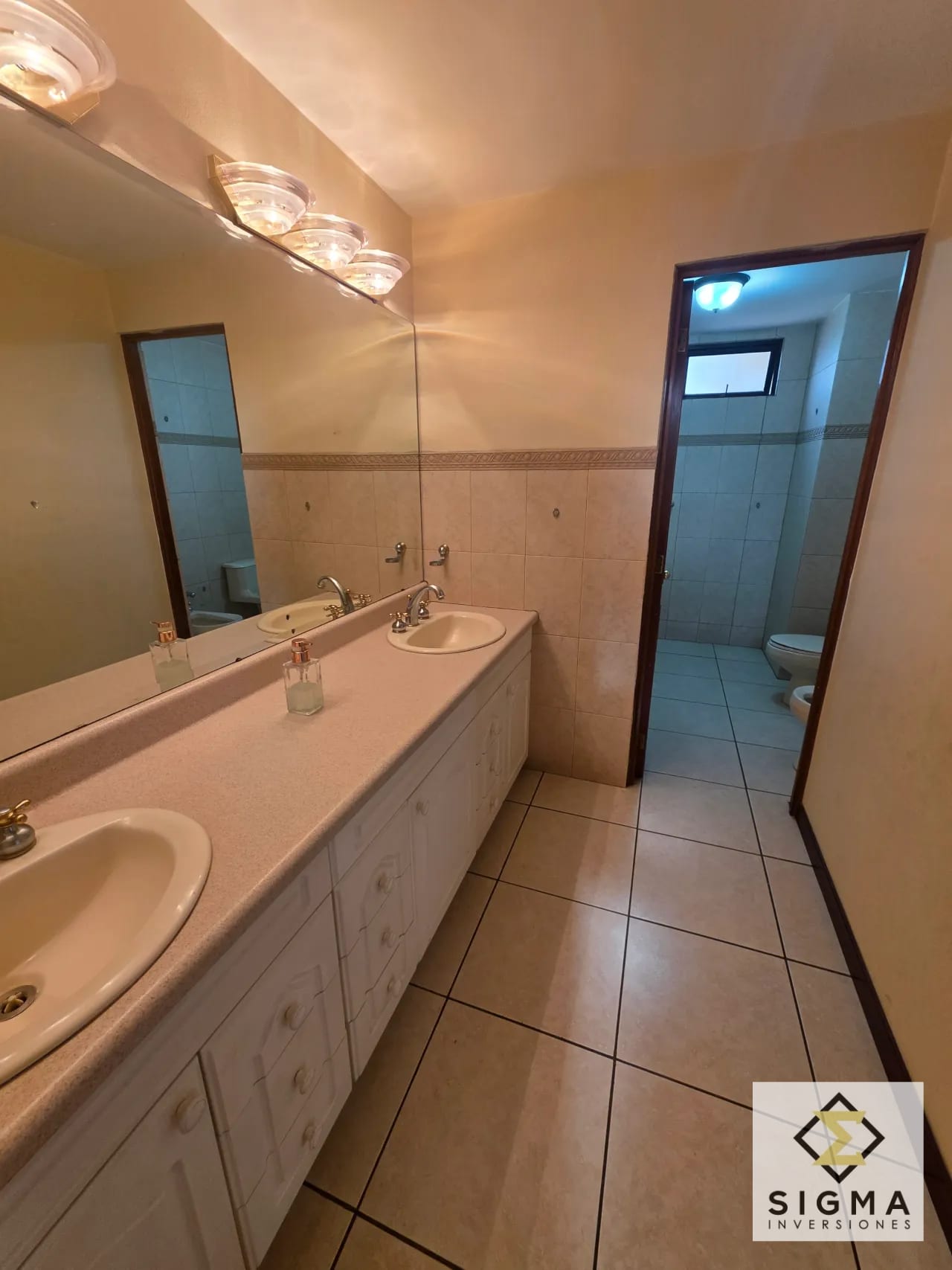 EN VENTA: Amplio apartamento en zona 10, Cerca de la Estación — Apartamento en Venta en Zona 10, Guatemala, Ciudad — foto 12 de 17