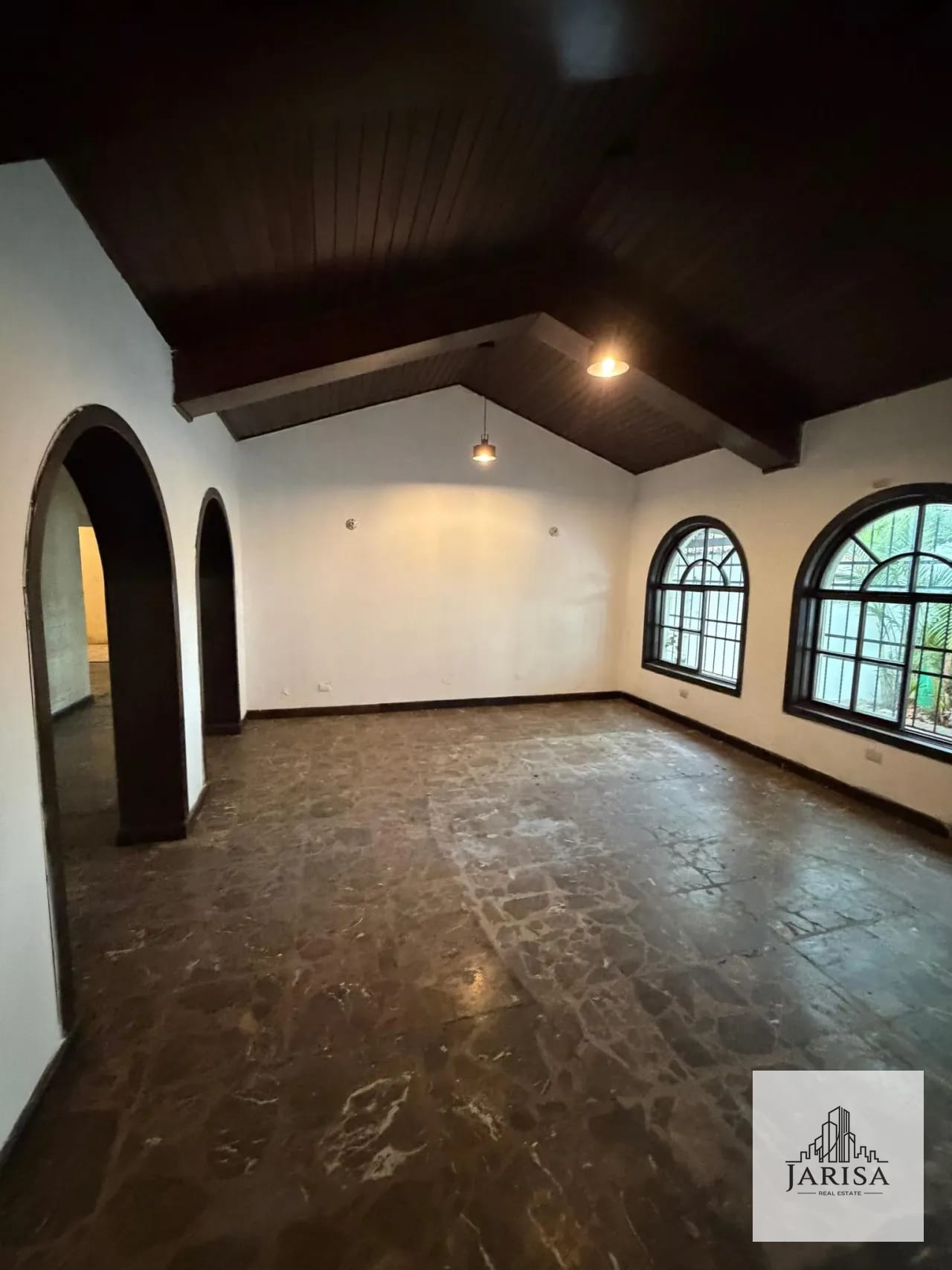 Casa Comercial en Renta — Casa en Alquiler en Zona 10, Guatemala, Ciudad — foto 1 de 10