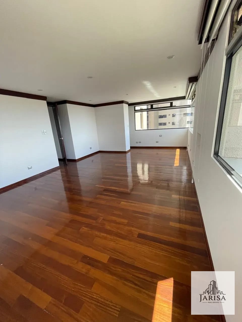Amplio y Exclusivo Apartamento en Zona 14 — Apartamento en Alquiler en Zona 14, Guatemala, Ciudad — foto 10 de 12