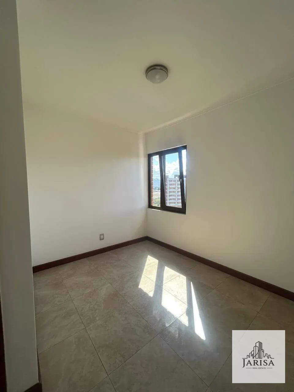 Amplio Apartamento Avenida Las Americas — Apartamento en Alquiler en Zona 14, Guatemala, Ciudad — foto 4 de 12