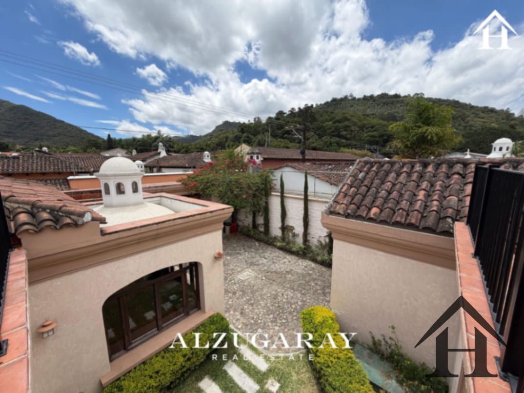 Casa con jardín ÚNICA en casco central Antigua — Casa en Venta en Dentro del Casco, Antigua, Sacatepéquez — foto 5 de 17
