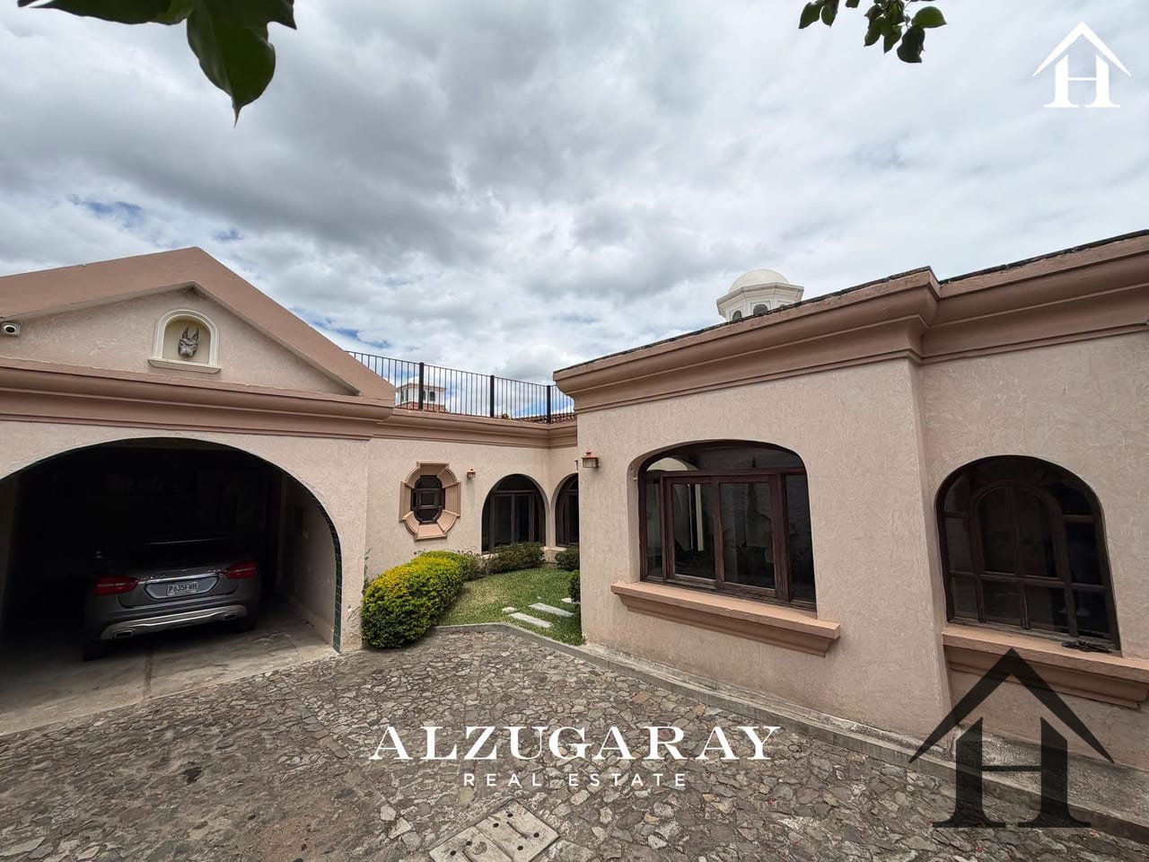 Casa con jardín ÚNICA en casco central Antigua — Casa en Venta en Dentro del Casco, Antigua, Sacatepéquez — foto 7 de 17