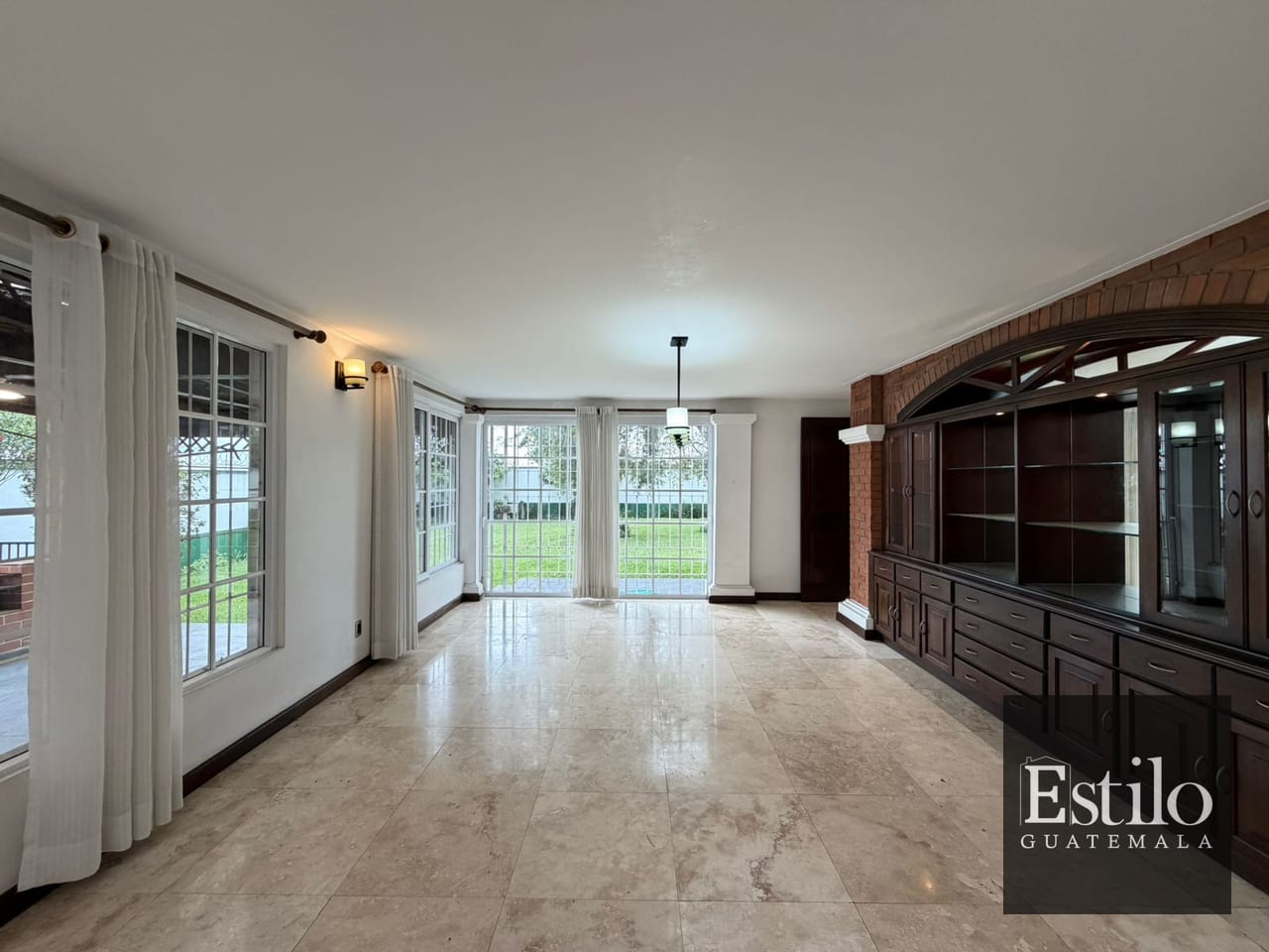 Preciosa Casa en Venta Zona 16 — Casa en Venta en Zona 16, Guatemala, Ciudad — foto 11 de 17