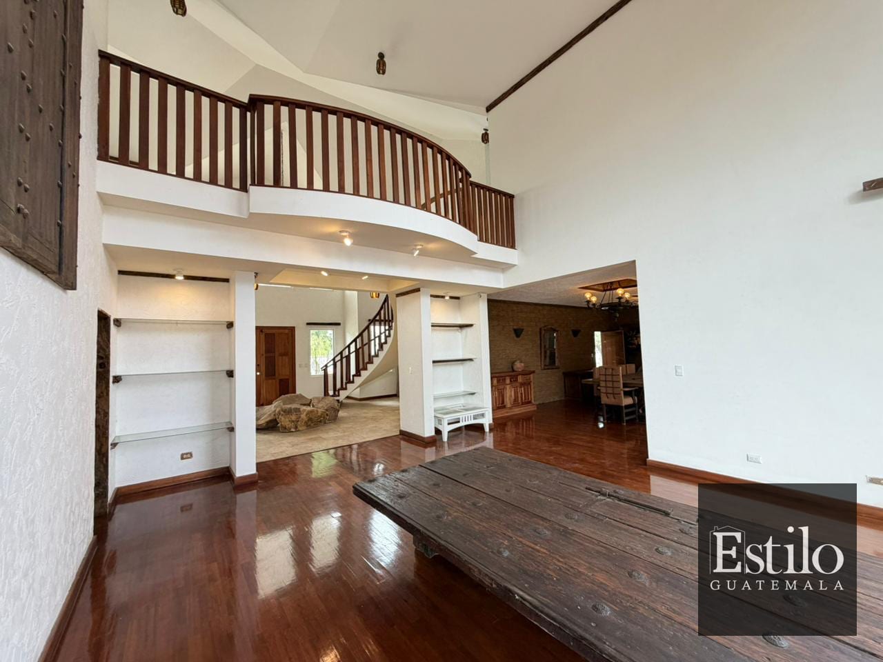 Espectacular Casa Estilo Mansión — Casa en Venta en Carretera a El Salvador, Guatemala, Ciudad — foto 1 de 15