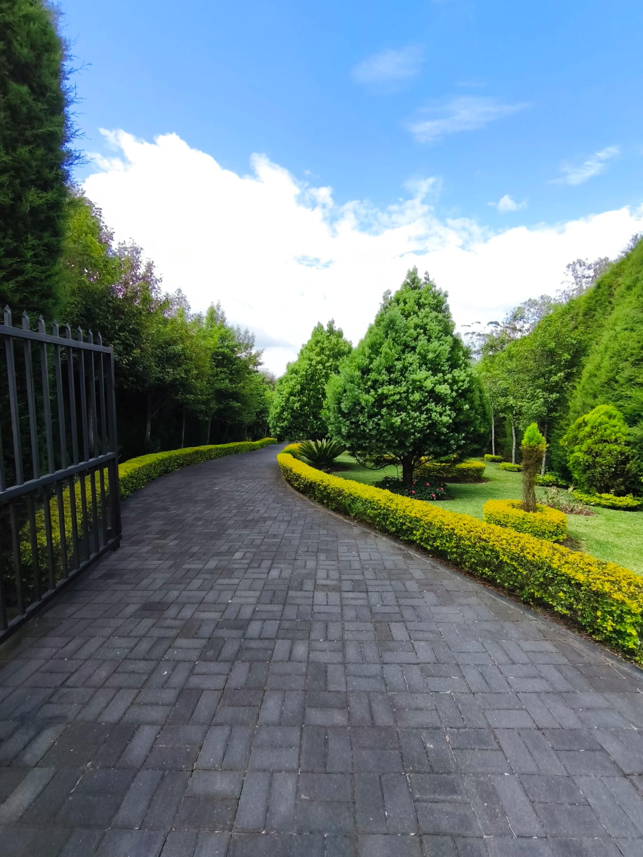 🏡 Residencia de Lujo en Venta | Cond. las Alturas 2 — Casa en Venta en Las Alturas, Carretera a El Salvador, Guatemala, Ciudad — foto 4 de 17
