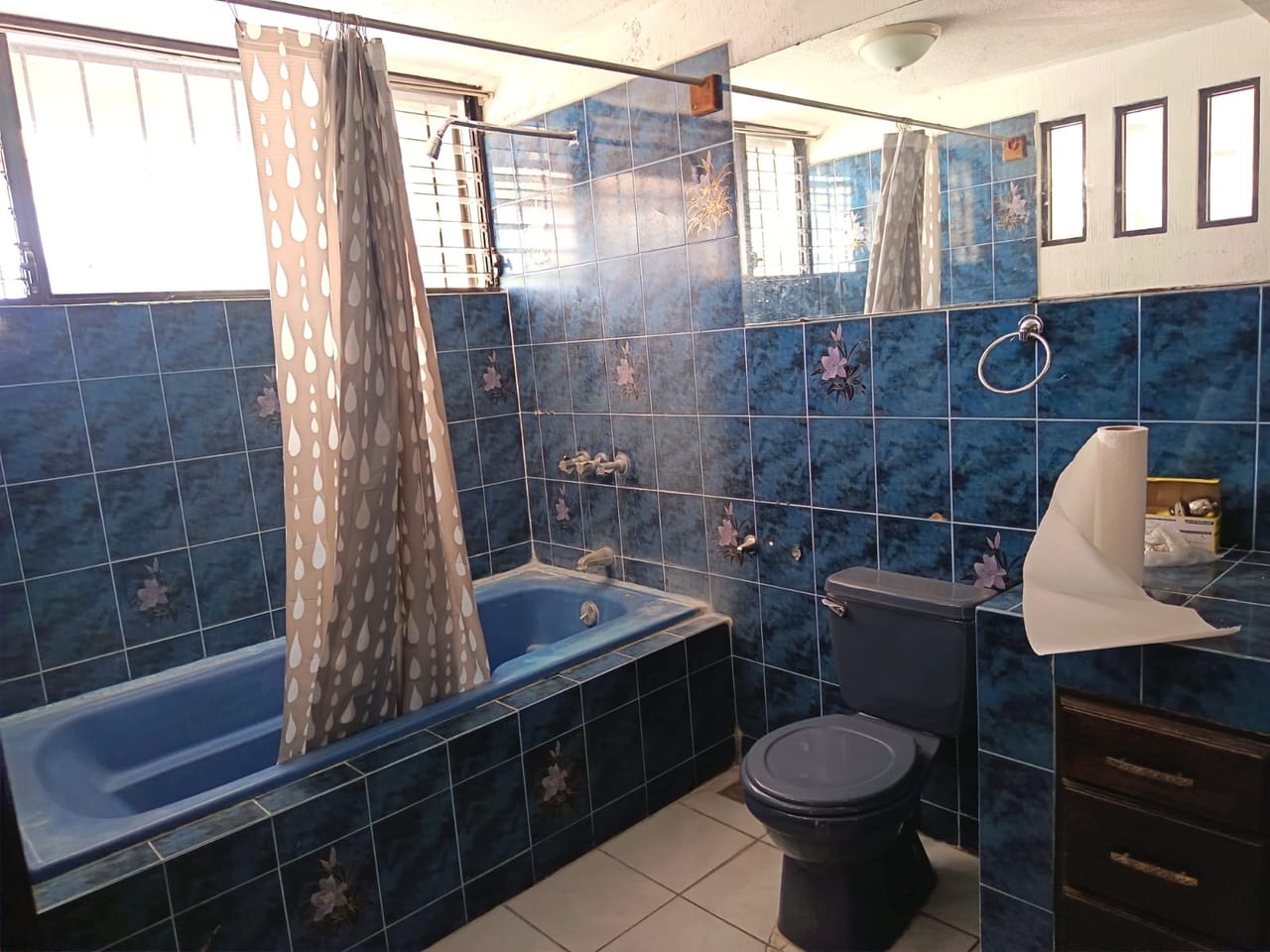 Venta amplia casa para vivienda u oficina zona 15, Colonia Tecún Umán (copia) — Casa en Venta en Zona 15, Guatemala, Ciudad — foto 9 de 17