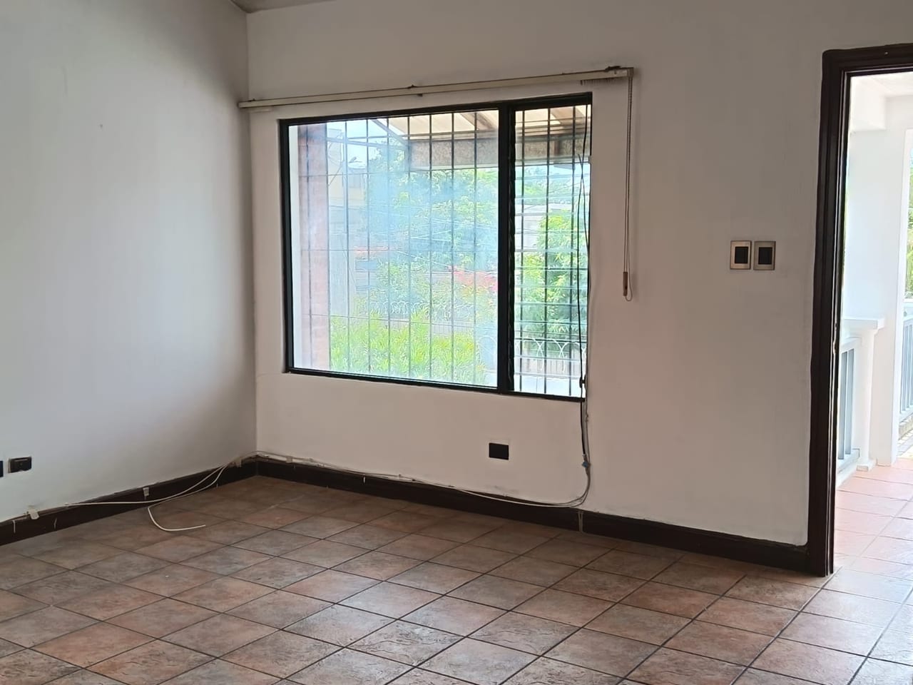 Venta amplia casa para vivienda u oficina zona 15, Colonia Tecún Umán (copia) — Casa en Venta en Zona 15, Guatemala, Ciudad — foto 11 de 17