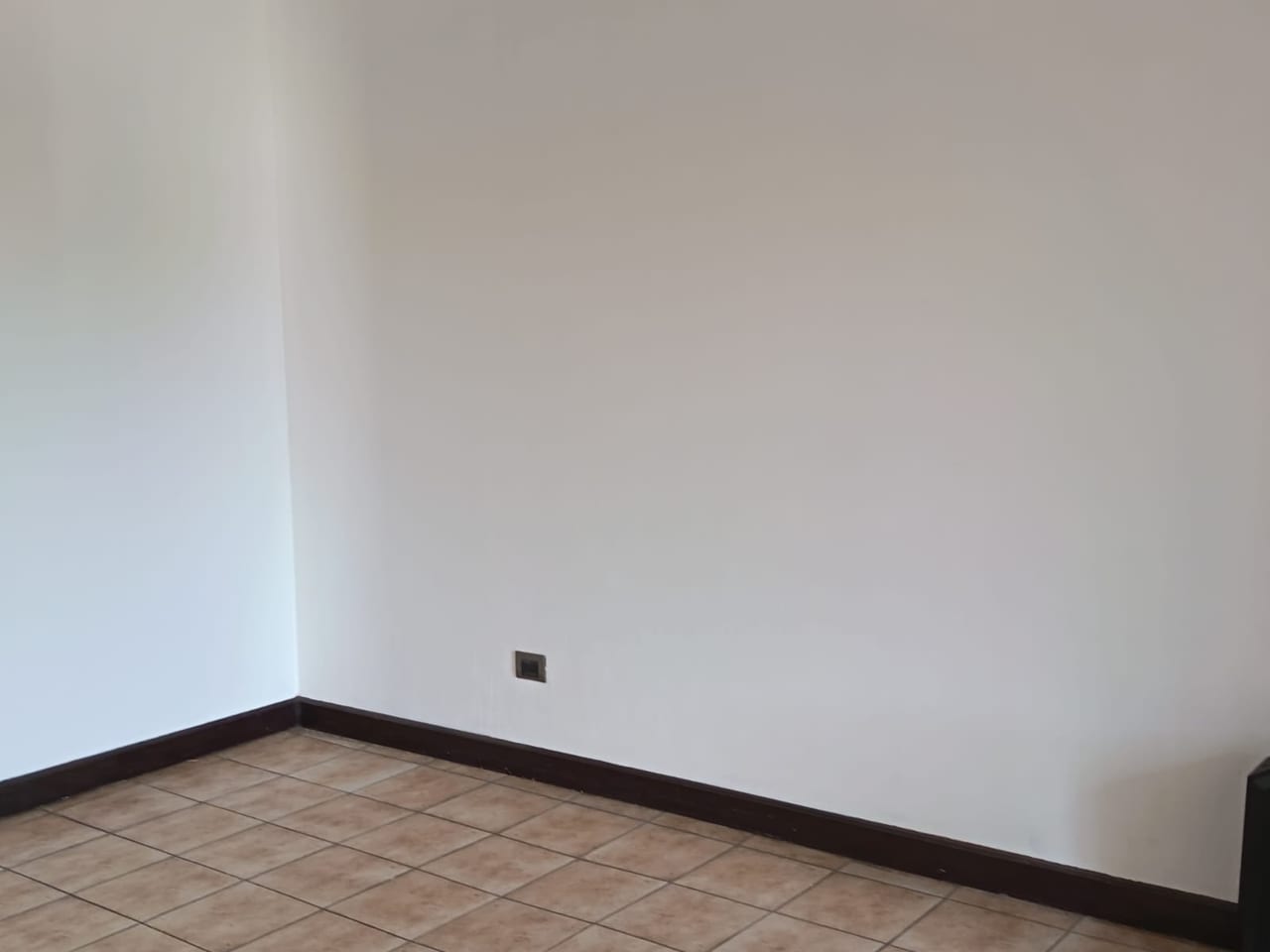 Venta amplia casa para vivienda u oficina zona 15, Colonia Tecún Umán (copia) — Casa en Venta en Zona 15, Guatemala, Ciudad — foto 12 de 17