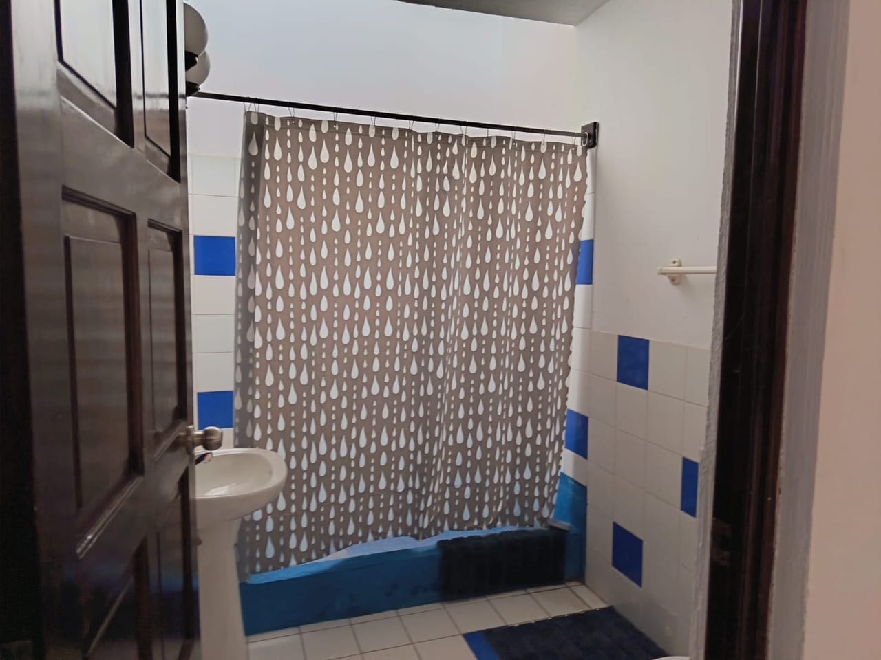 Venta amplia casa para vivienda u oficina zona 15, Colonia Tecún Umán (copia) — Casa en Venta en Zona 15, Guatemala, Ciudad — foto 17 de 17