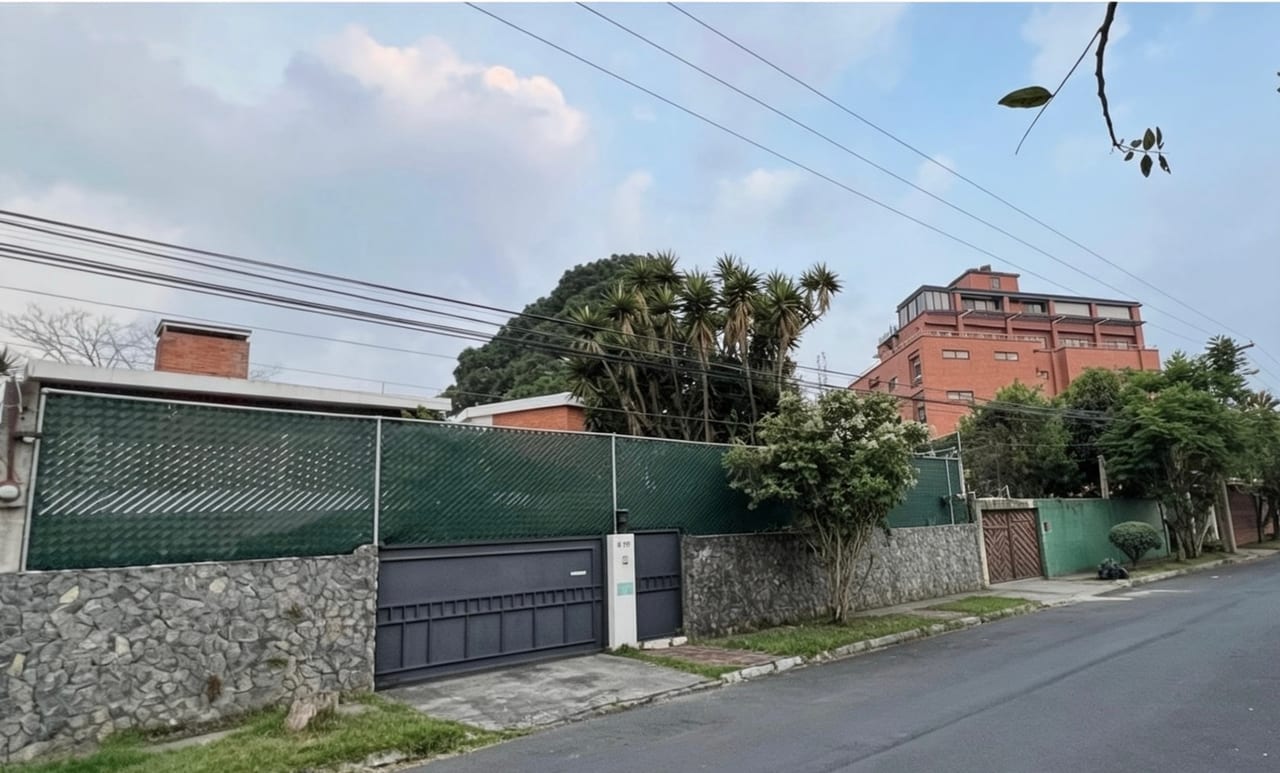 Venta de propiedad para remodelar o desarrollo en Zona 15 Vista Hermosa I — Casa en Venta en Vista Hermosa I, Zona 15, Guatemala, Ciudad — foto 2 de 2