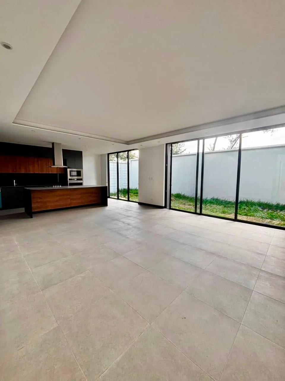 Casa en Renta Zona 10 cod.CC36803 — Casa en Alquiler en Zona 10, Guatemala, Ciudad — foto 1 de 13