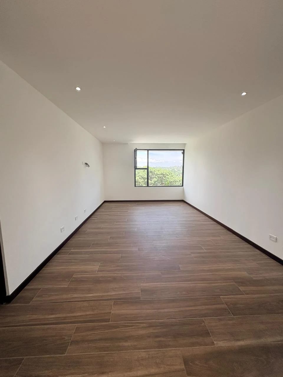 Hermosa residencia en Residencias Concepción — Casa en Alquiler en Pradera Concepción, Carretera a El Salvador, Guatemala, Ciudad — foto 13 de 16