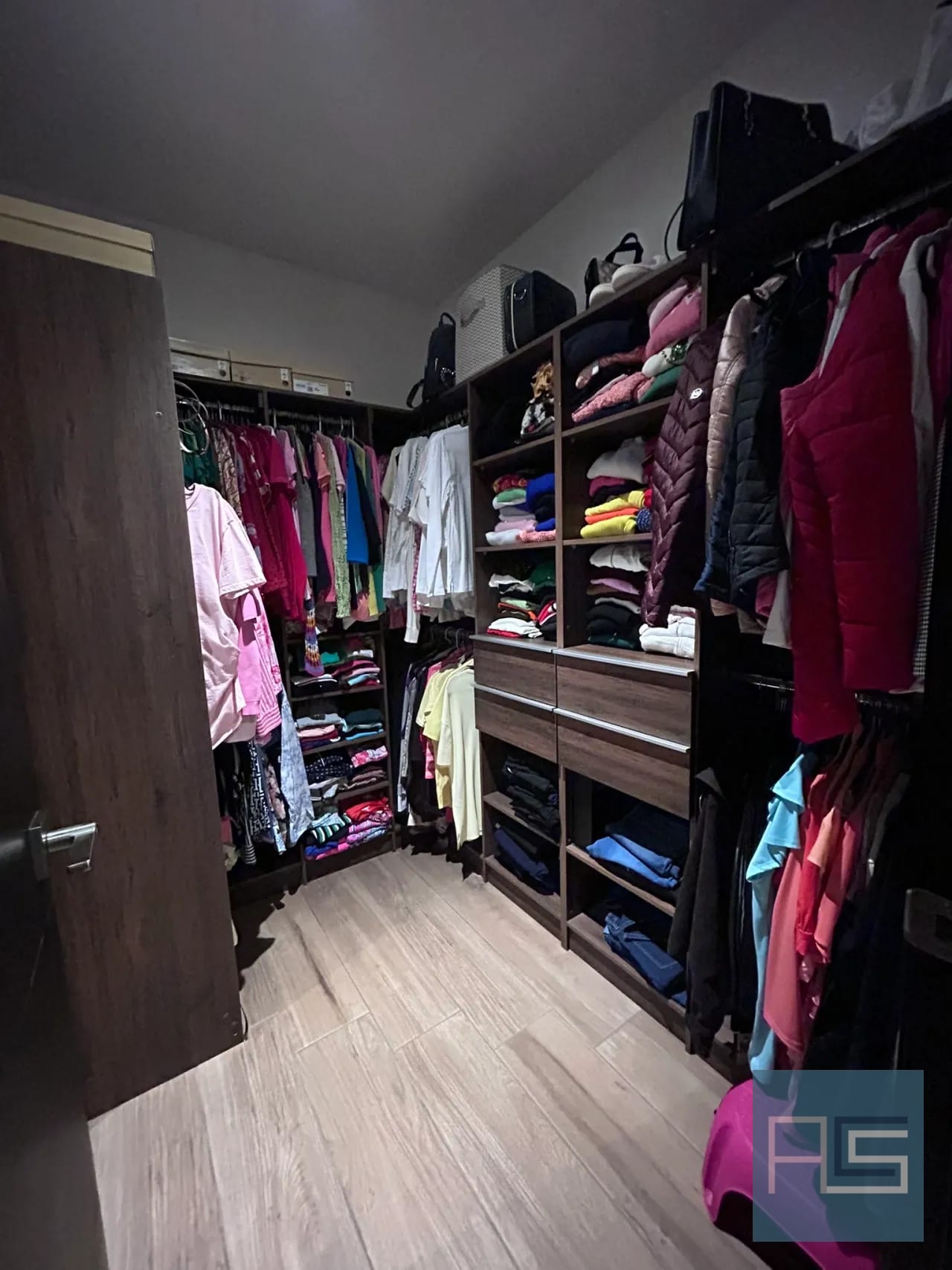 Amplio y moderno apartamento de 3 habitaciones con jardín en Venta, Edificio Vivalt, zona 10 — Apartamento en Venta en Zona 10, Guatemala, Ciudad — foto 10 de 17