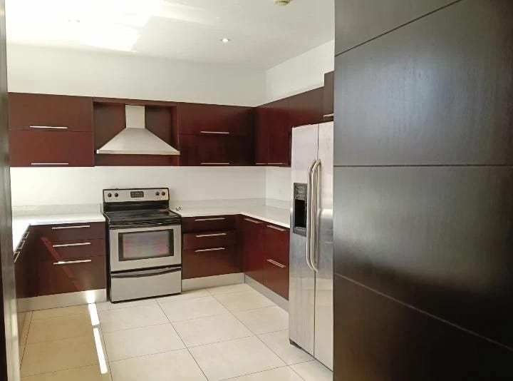 Apartamento en alquiler, Edificio Quinta Avenida, zona 14 — Apartamento en Alquiler en Quinta Avenida, Zona 14, Guatemala, Ciudad — foto 3 de 8