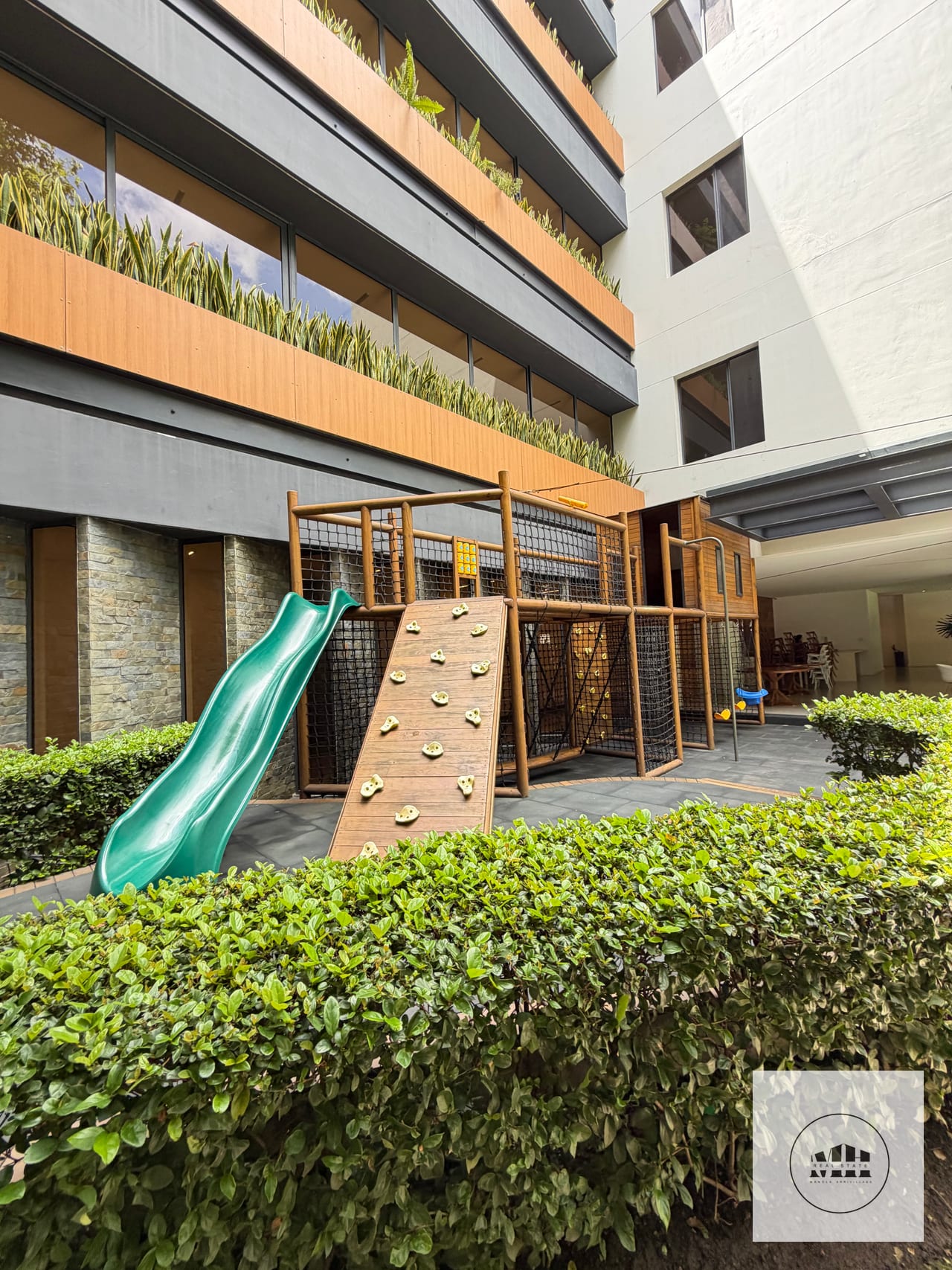 Espectacular apartamento Maranta zona 10 — Apartamento en Venta en Maranta Oakland, Zona 10, Guatemala, Ciudad — foto 15 de 16