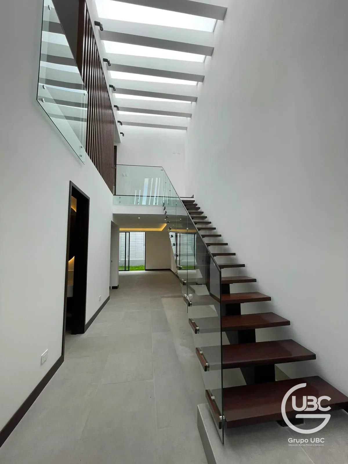 Espectacular casa moderna para estrenar en venta en Zona 10 — Casa en Venta en Zona 10, Guatemala, Ciudad — foto 7 de 17