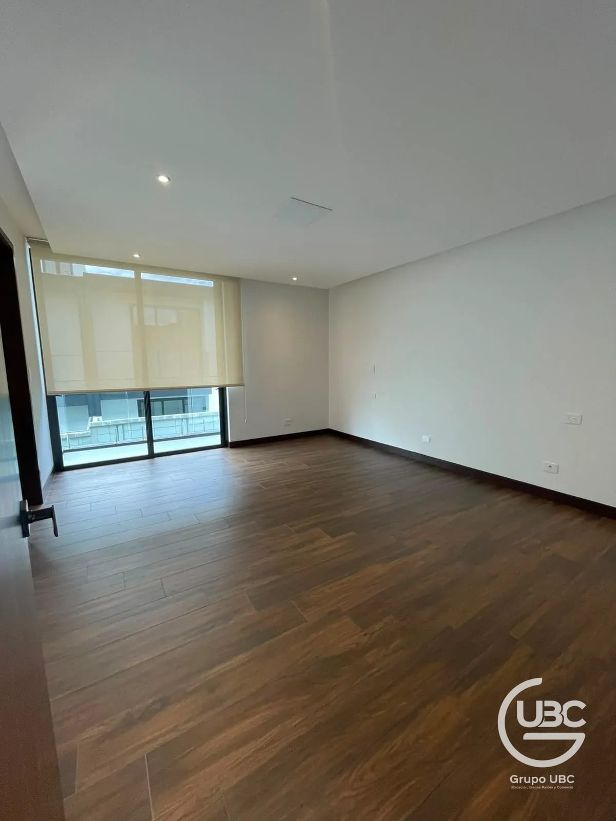 Espectacular casa moderna para estrenar en venta en Zona 10 — Casa en Venta en Zona 10, Guatemala, Ciudad — foto 9 de 17