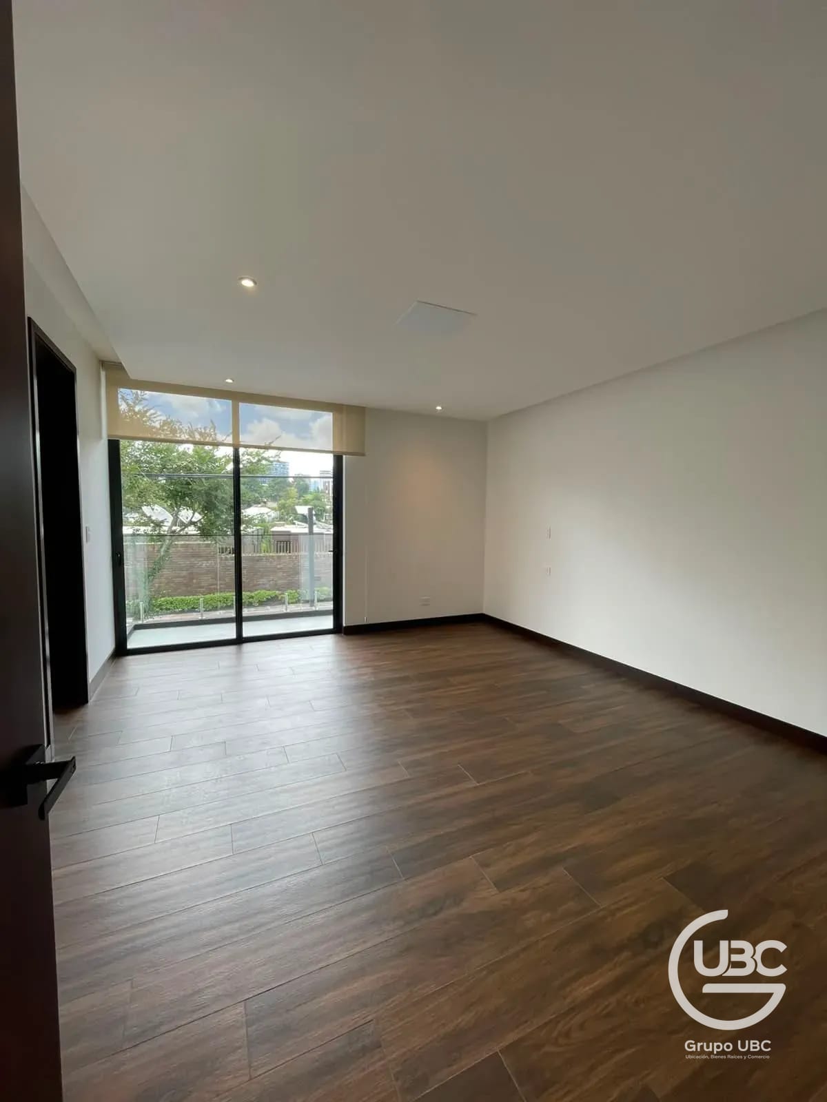Espectacular casa moderna para estrenar en venta en Zona 10 — Casa en Venta en Zona 10, Guatemala, Ciudad — foto 16 de 17
