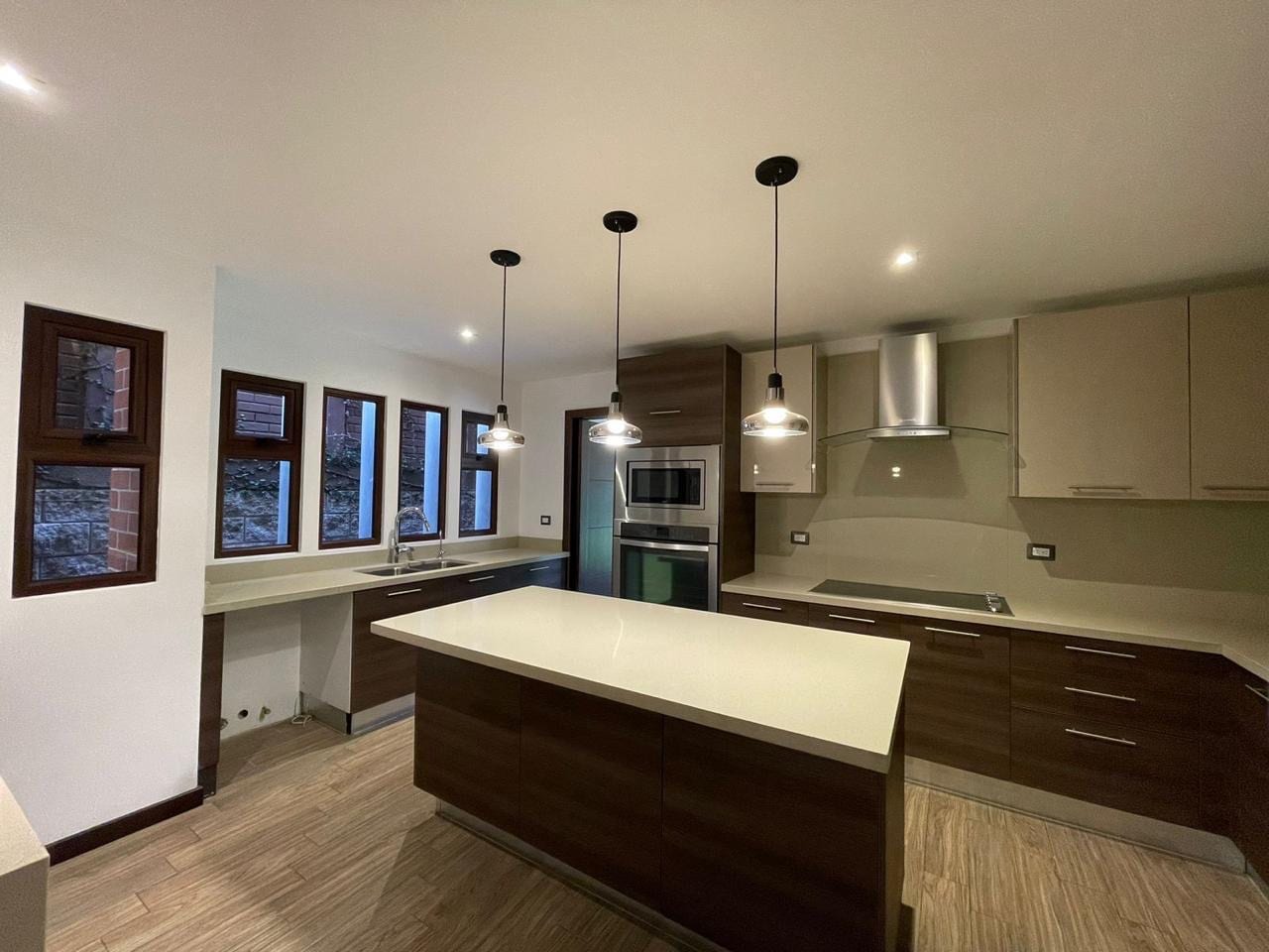 Casa en venta | Atarja Bellas luces | 3 habitaciones | jardín | Acceso por La Brecha — Casa en Venta en Bellas Luces, Santa Catarina Pinula, Guatemala, Ciudad — foto 5 de 16