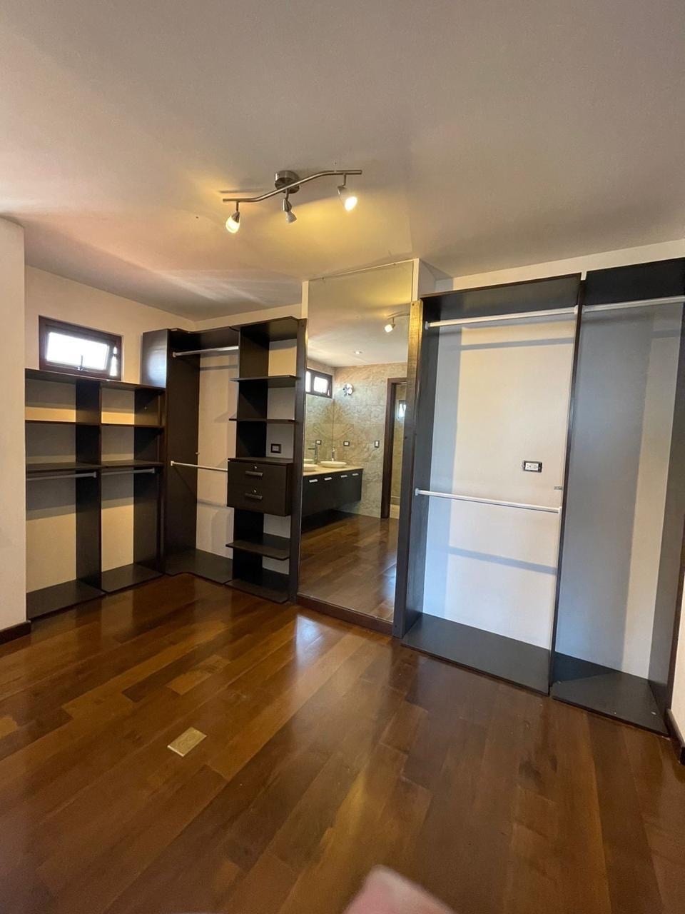 Casa en venta | Atarja Bellas luces | 3 habitaciones | jardín | Acceso por La Brecha — Casa en Venta en Bellas Luces, Santa Catarina Pinula, Guatemala, Ciudad — foto 10 de 16