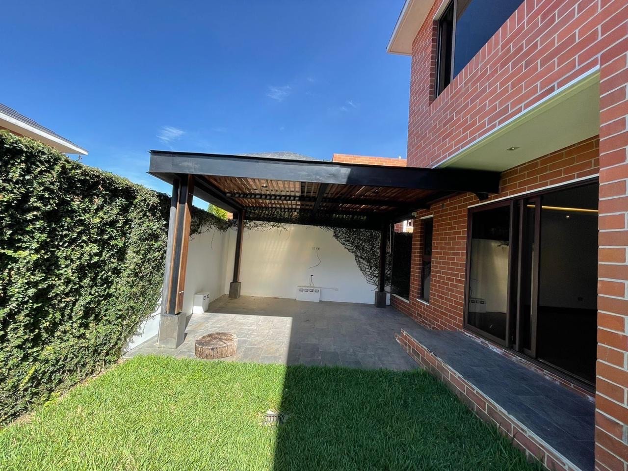 Casa en venta | Atarja Bellas luces | 3 habitaciones | jardín | Acceso por La Brecha — Casa en Venta en Bellas Luces, Santa Catarina Pinula, Guatemala, Ciudad — foto 14 de 16