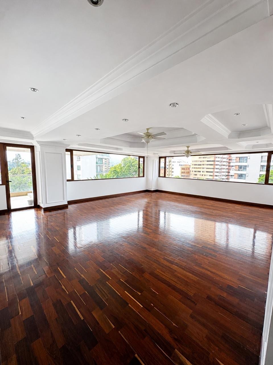 Apartamento en venta | 6 habitaciones | 6 parqueos | balcones | Gaudí, zona 14 — Apartamento en Venta en Zona 14, Guatemala, Ciudad — foto 3 de 10