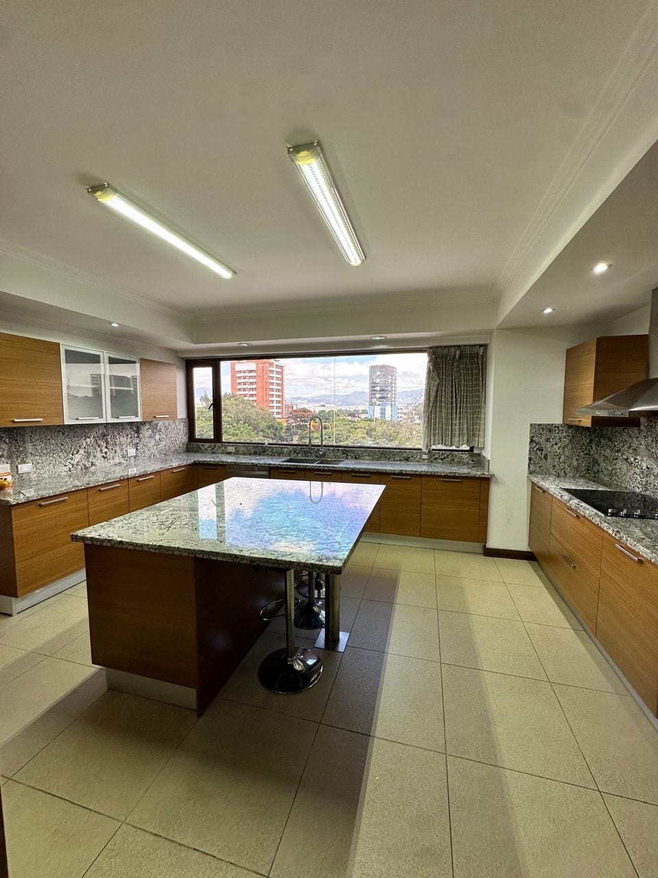 Apartamentos en venta | Nivel completo | 648 mts2 | Gaudí zona 14 — Apartamento en Venta en Gaudí, Zona 14, Guatemala, Ciudad — foto 6 de 11