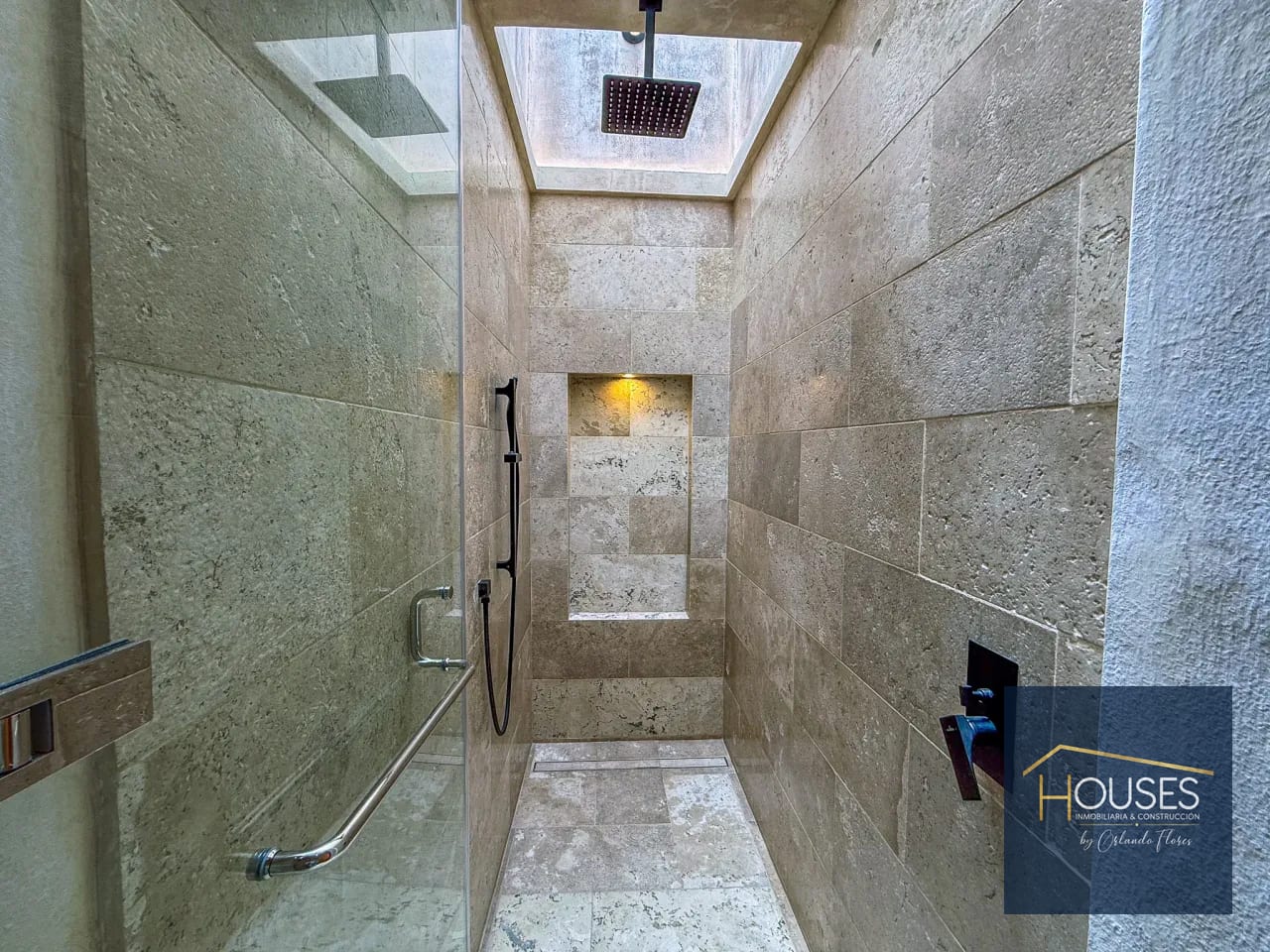 Vendo Casa de esquina en Paseo Antigua, Antigua Guatemala — Casa en Venta en Antigua, Sacatepéquez — foto 11 de 15