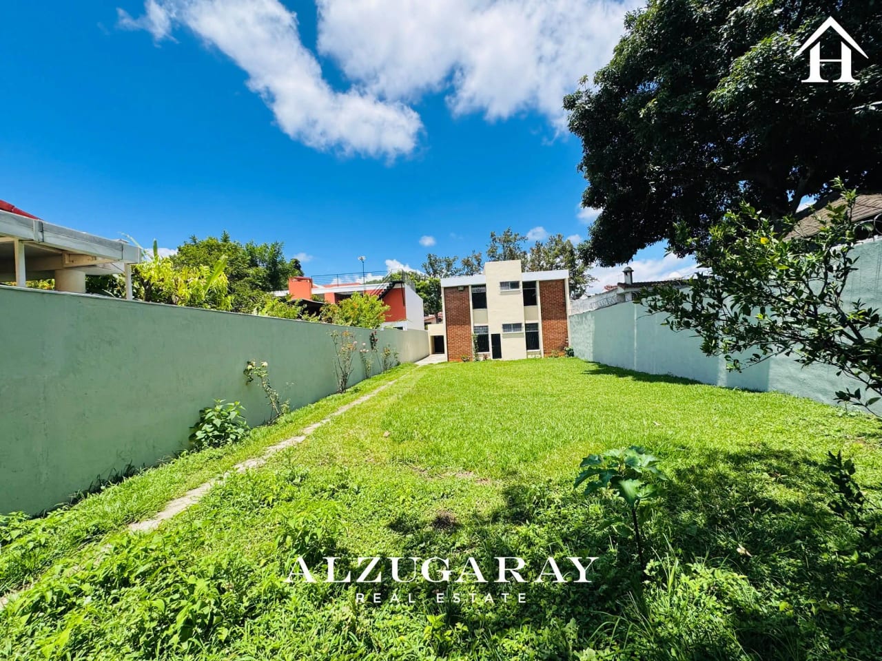 Casa con Amplio Jardin 5 Hab. / Condominio Z. 15 — Casa en Alquiler en Zona 15, Guatemala, Ciudad — foto 1 de 8