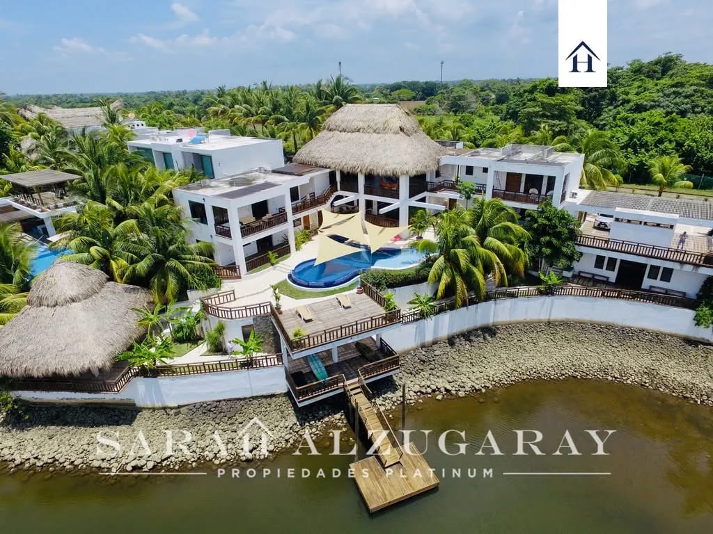 Casa de Playa a Orilla del Canal 9 Hab | Marina del Sur Juan Gaviota — Casa vacacional en Venta en Juan Gaviota Marina del Sur, Puerto San José, Escuintla — foto 1 de 11