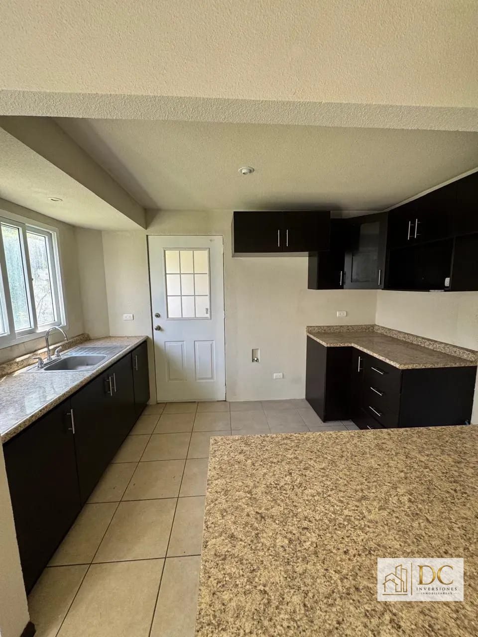 📍 Casa en Venta – 3 Hab + Jardín Amplio | las Luces | KM. 13.5 CAES — Casa en Venta en Las Luces, Carretera a El Salvador, Guatemala, Ciudad — foto 2 de 11