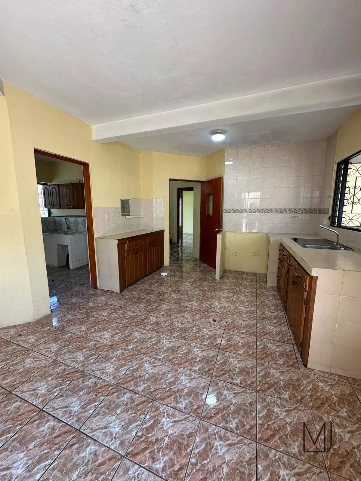 Casa en Venta | San Cristóbal Zona 8 de Mixco | 2 Casas en un Terreno · 10 Parqueos — Casa en Venta en Zona 8 Mixco, Guatemala, Ciudad — foto 8 de 17