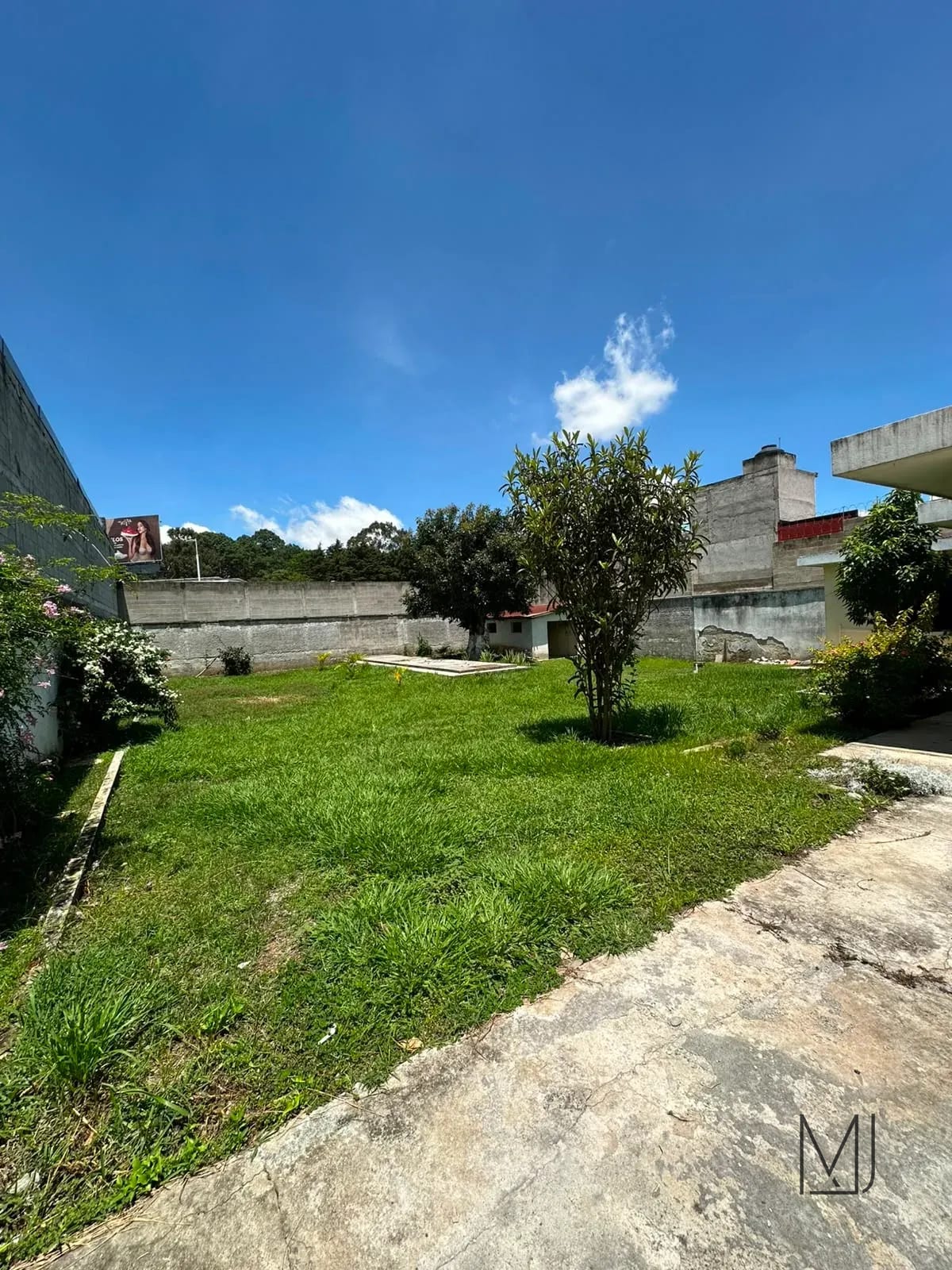 Casa en Venta | San Cristóbal Zona 8 de Mixco | 2 Casas en un Terreno · 10 Parqueos — Casa en Venta en Zona 8 Mixco, Guatemala, Ciudad — foto 3 de 17