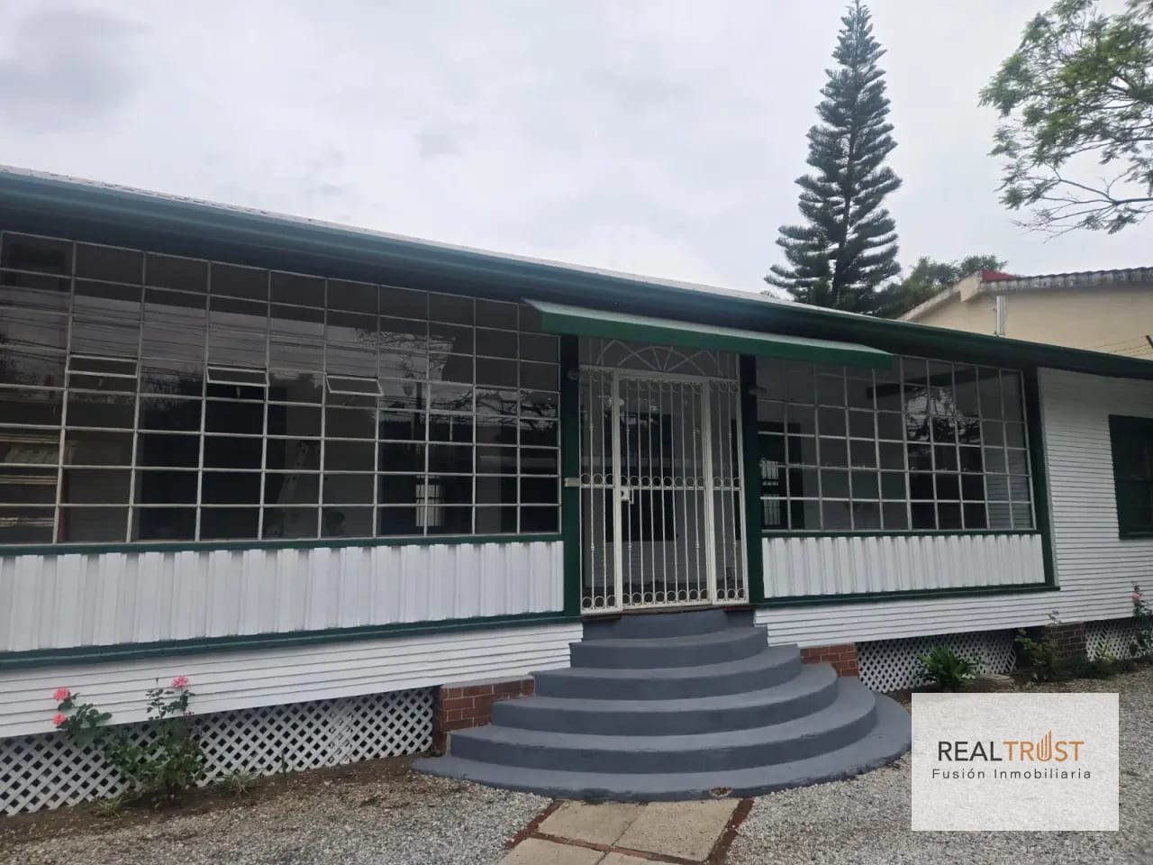 Casa para oficinas en zona 13 a pocos pasos de las Américas — Casa en Alquiler en Zona 13, Guatemala, Ciudad — foto 3 de 11