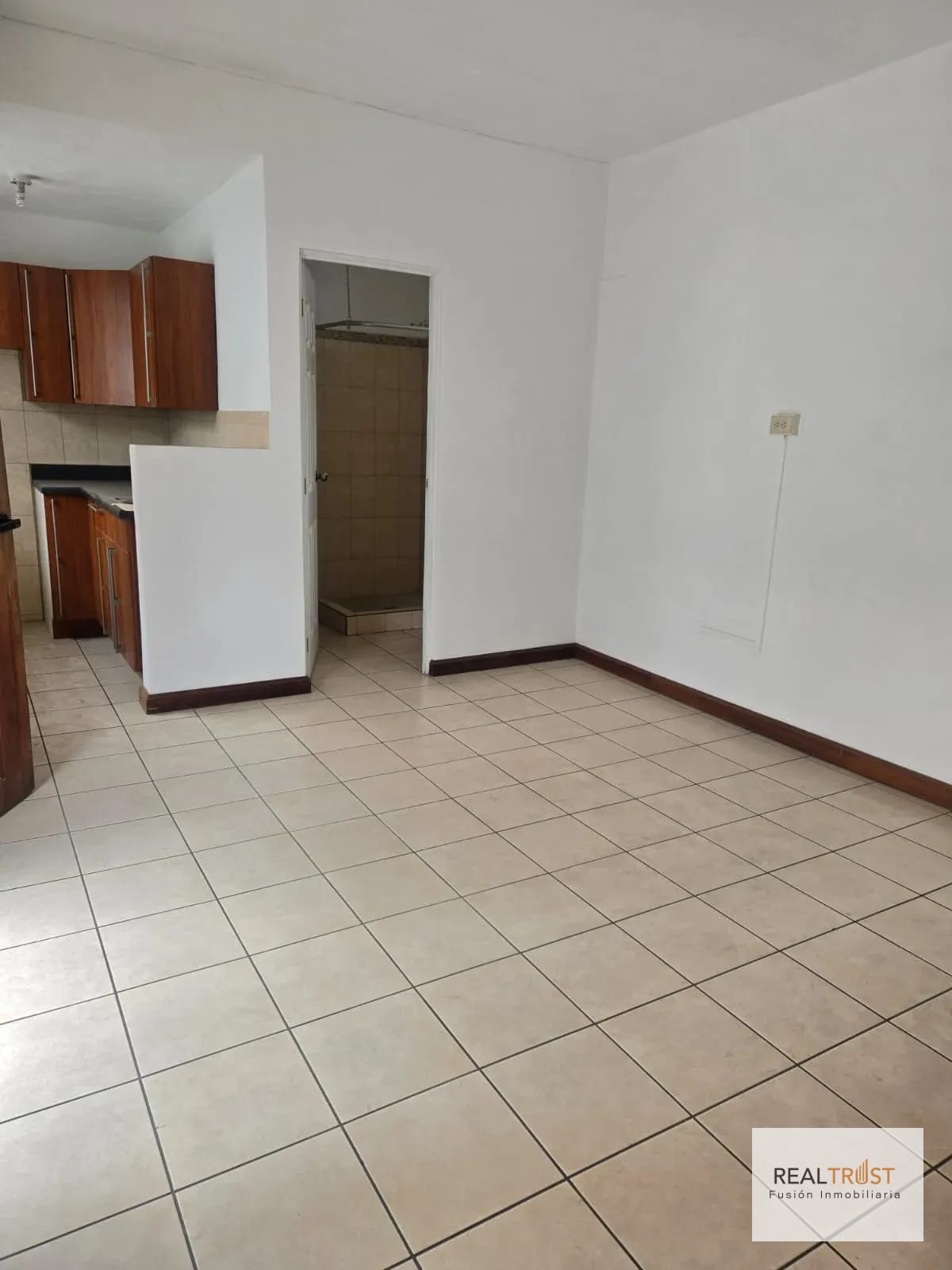 Casa para oficinas en zona 13 a pocos pasos de las Américas — Casa en Alquiler en Zona 13, Guatemala, Ciudad — foto 9 de 11