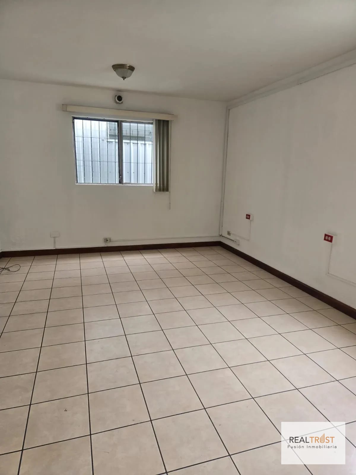 Casa para oficinas en zona 13 a pocos pasos de las Américas — Casa en Alquiler en Zona 13, Guatemala, Ciudad — foto 10 de 11