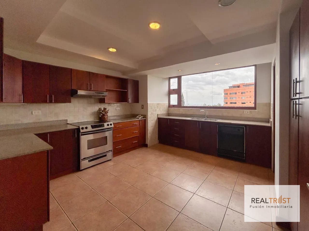 En venta lindo Penthouse de 2 niveles Zona 15, Vista Hermosa 1 — Apartamento en Venta en Zona 15, Guatemala, Ciudad — foto 7 de 16