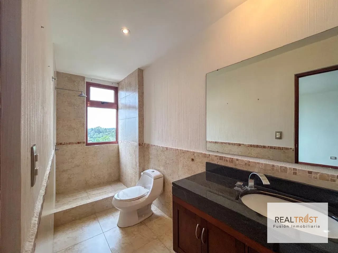 En venta lindo Penthouse de 2 niveles Zona 15, Vista Hermosa 1 — Apartamento en Venta en Zona 15, Guatemala, Ciudad — foto 8 de 16