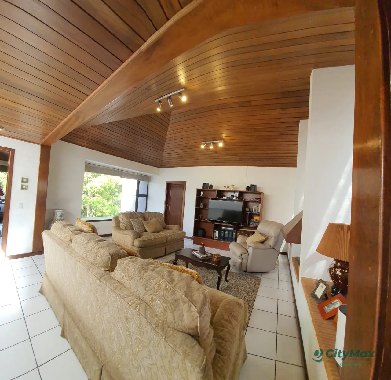Amplia Casa en Venta El Prado Zona 10 Guatemala — Casa en Venta en El Prado, Zona 10, Guatemala, Ciudad — foto 3 de 11