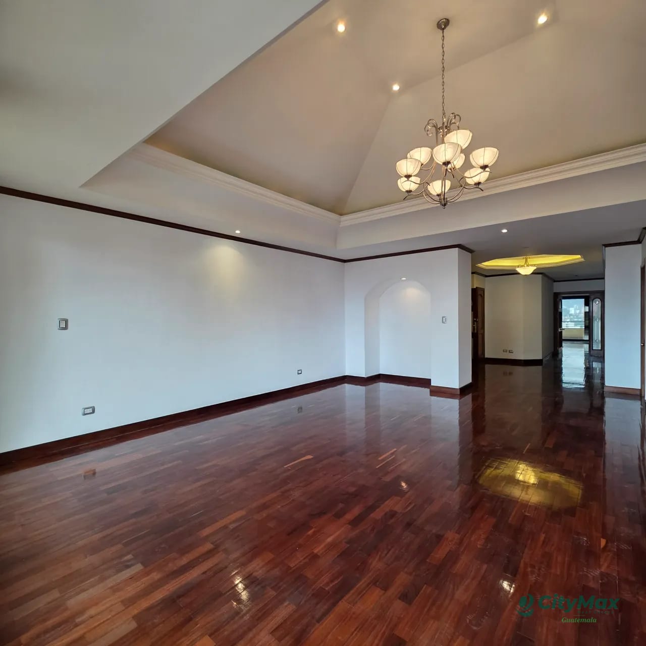 Penthouse en Venta zona 10 cerca de La Estación — Apartamento en Venta en Torre Castelar, Zona 10, Guatemala, Ciudad — foto 1 de 13